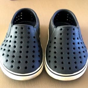 Black Native’s in good condition C5